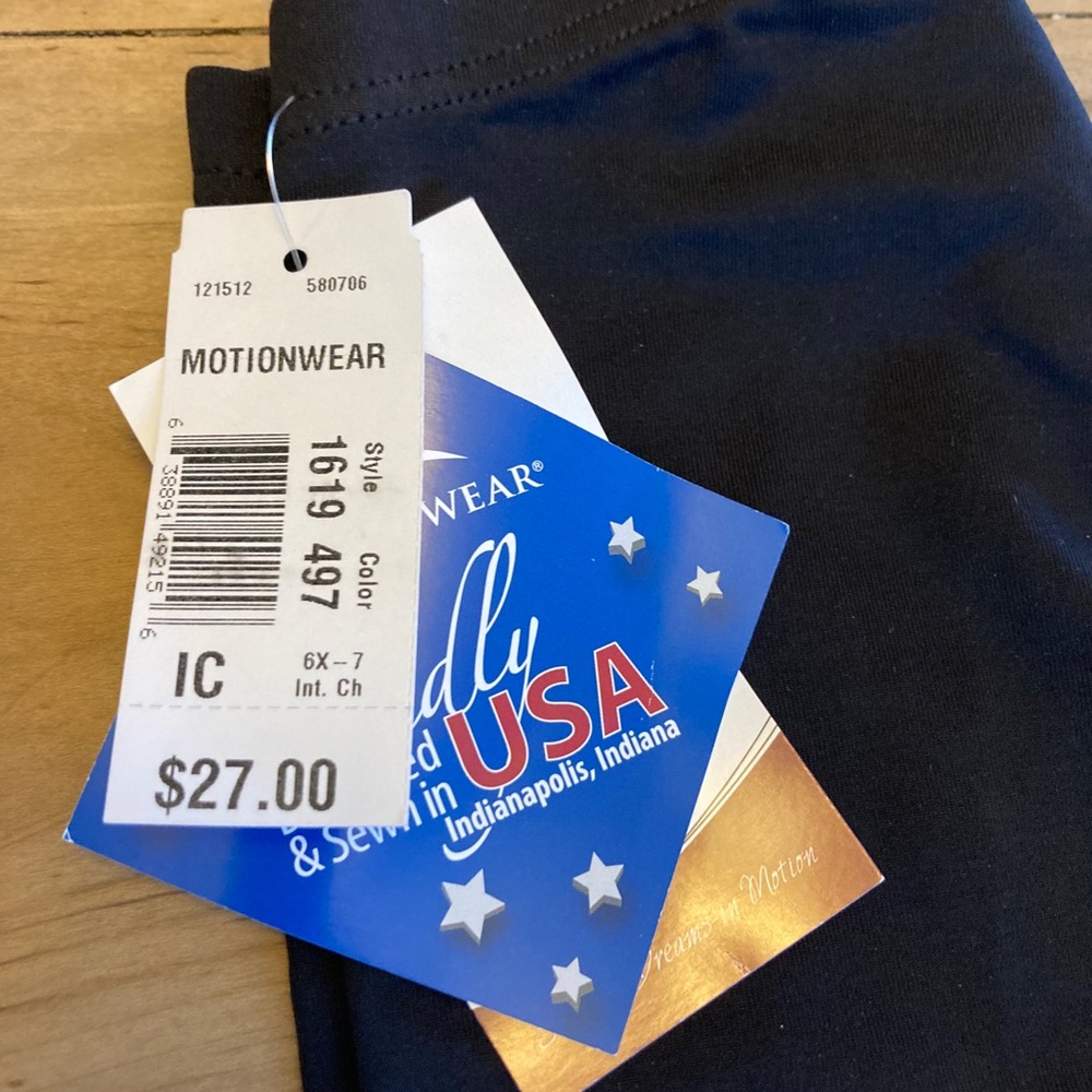 NWT Capri leggings size intermediate child